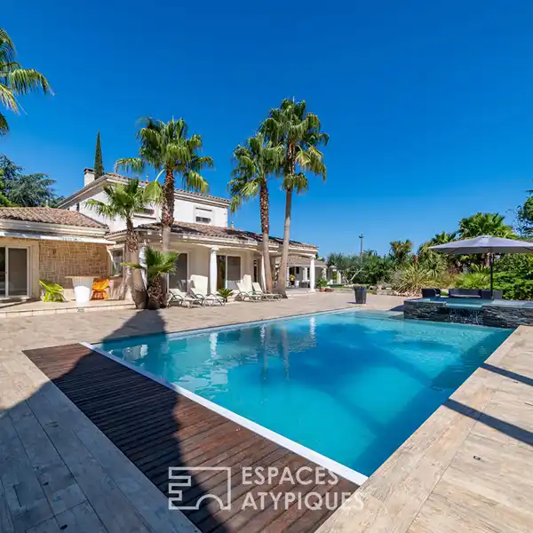 ARCHITECT-DESIGNED OASIS NEAR THE BEACHES