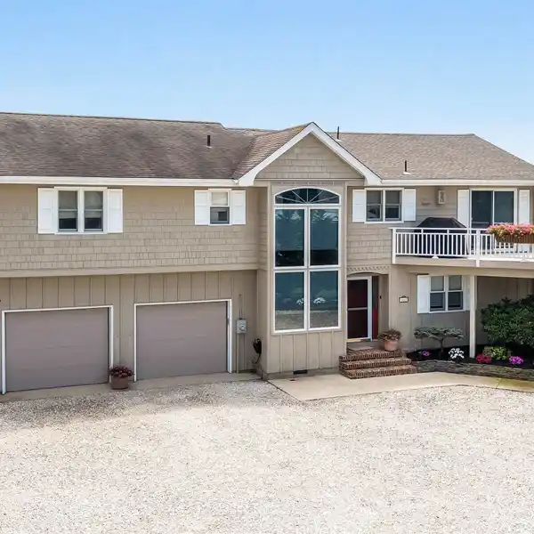 INCREDIBLE WATERFRONT OPPORTUNITY