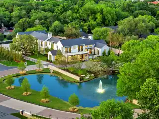 Distinguished Gated Estate in an Elite Community