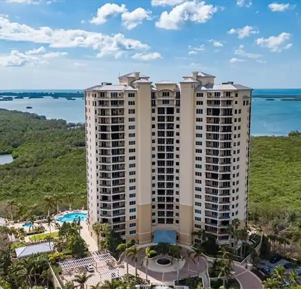 IMPECCABLE UNIT WITH AMAZING VIEWS