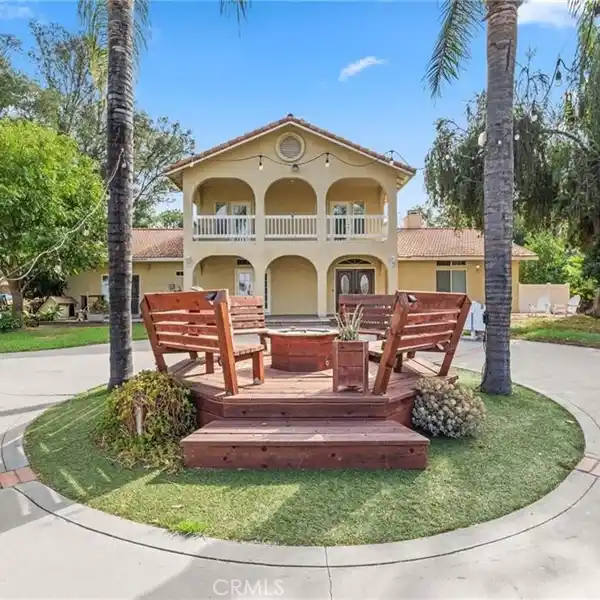 MEDITERRANEAN-STYLE ESTATE ON NEARLY TWO ACRES IN TEMECULA WINE COUNTRY