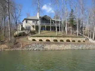 Beautiful Lakefront Contemporary