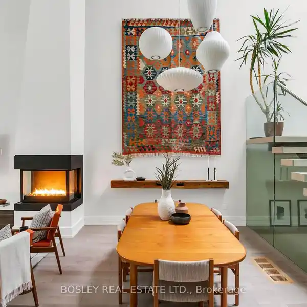 STRIKING MODERN RESIDENCE