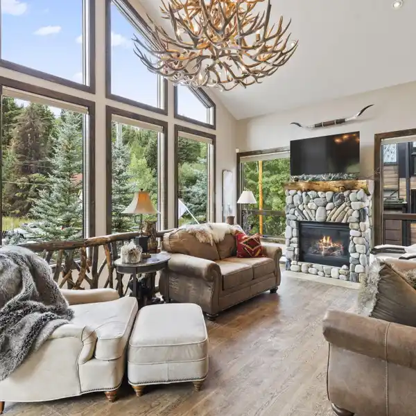 BEAUTIFULLY APPOINTED HOME IN AN ELEGANT DUPLEX