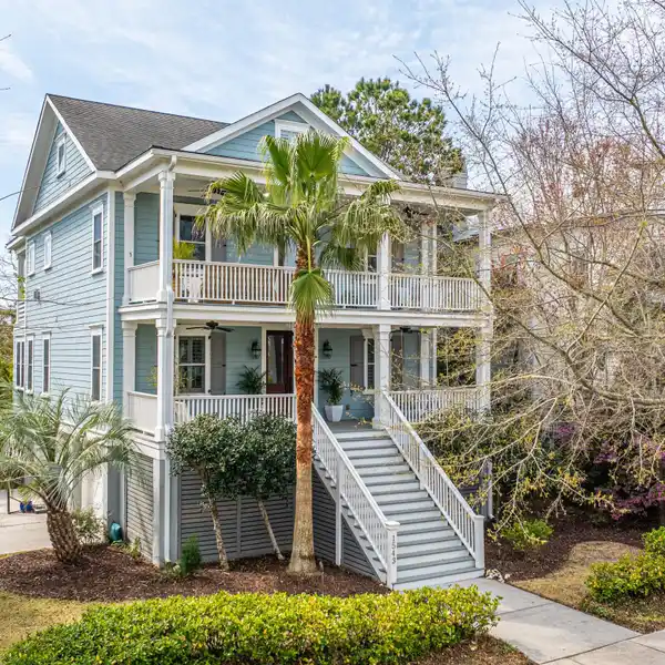 STUNNING CUSTOM HOME IN SMYTHE PARK