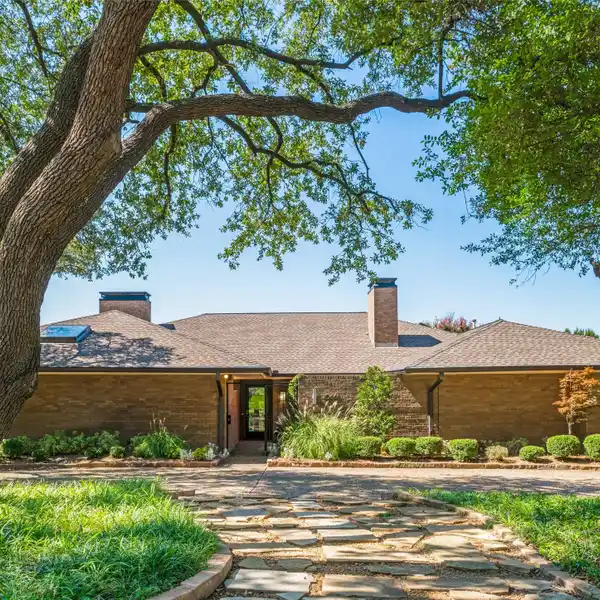 THOUGHTFULLY DESIGNED, STUNNING CONTEMPORARY HOME