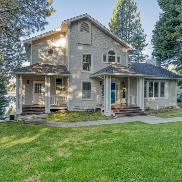 LAKESIDE LUXURY AT LAKE ALMANOR