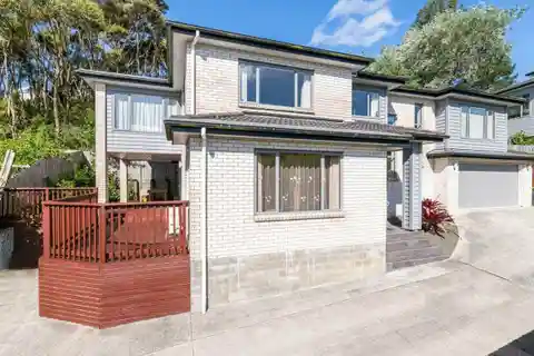 Sunlit Family Haven with Elegant Indoor-Outdoor Flow