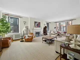 Refined Living in an Iconic Setting