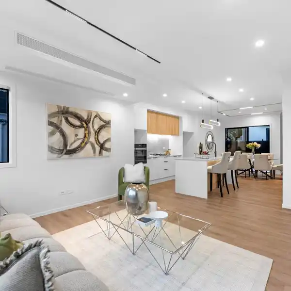 ENVIABLE URBAN-COASTAL TOWNHOUSE