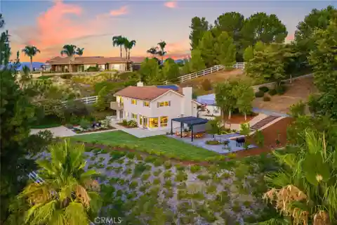 Beautifully Remodeled Meadowview Retreat with Owned Solar