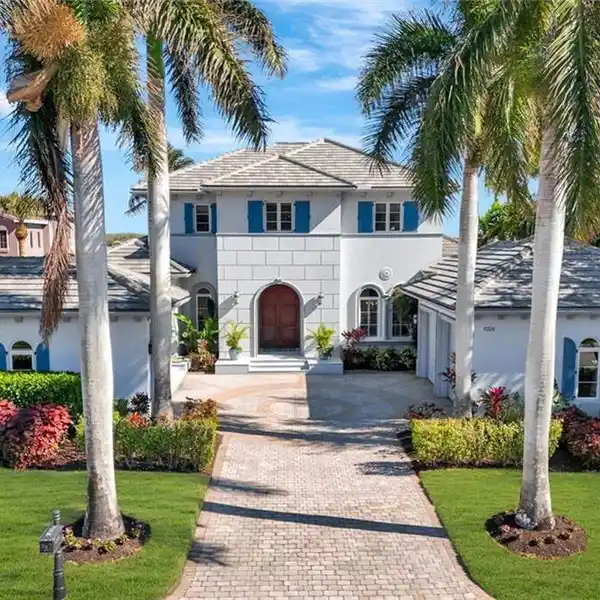 MASTER SUITE RETREAT WITH SPA BATH, BAY WINDOW