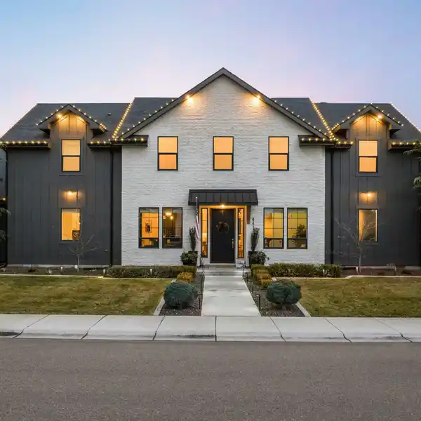 EXQUISITE PROPERTY IN COVETED BIRKDALE ESTATES