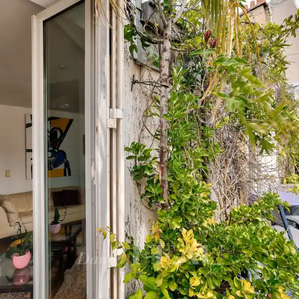 ELEGANT DUPLEX IN HISTORIC MARAIS SETTING