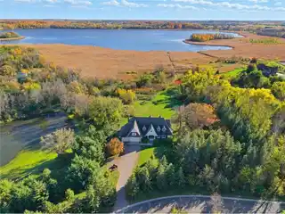 Elegance Meets Tranquility on Whaletail Lake