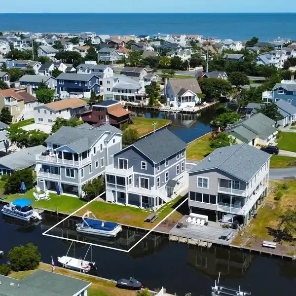 BRIGHT AND INVITING COASTAL RETREAT