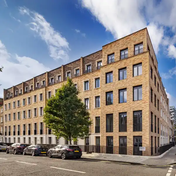 ELEGANT MARYLEBONE HOME WITH HIGH-END MIELE KITCHEN