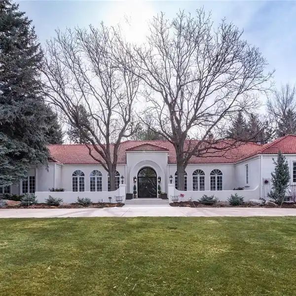 LUXURIOUS LIVING IN CHERRY HILLS FARM