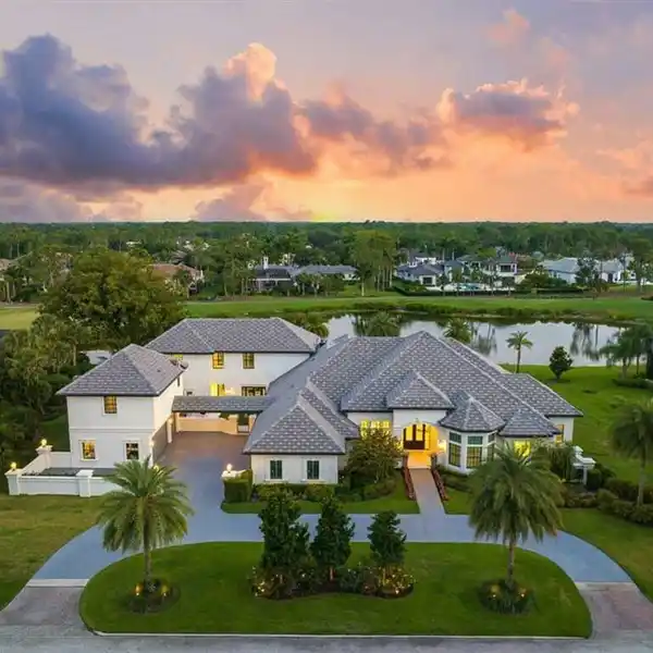 SINGULARLY DISTINCTIVE RESIDENCE