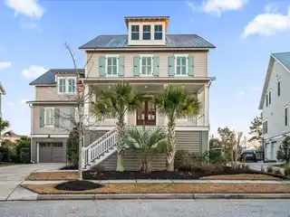 Elevated Six Bedroom Home in Daniel Island Edgefield Park