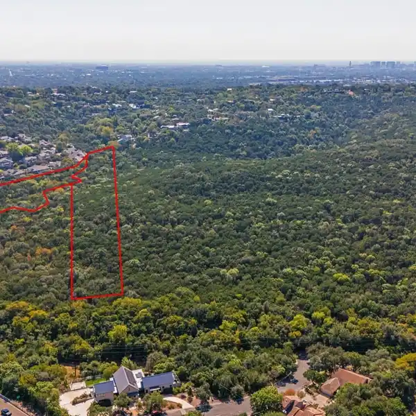 EXCEPTIONAL 6.88-ACRE TRACT