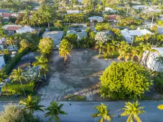 Oversized Lot in West Palm