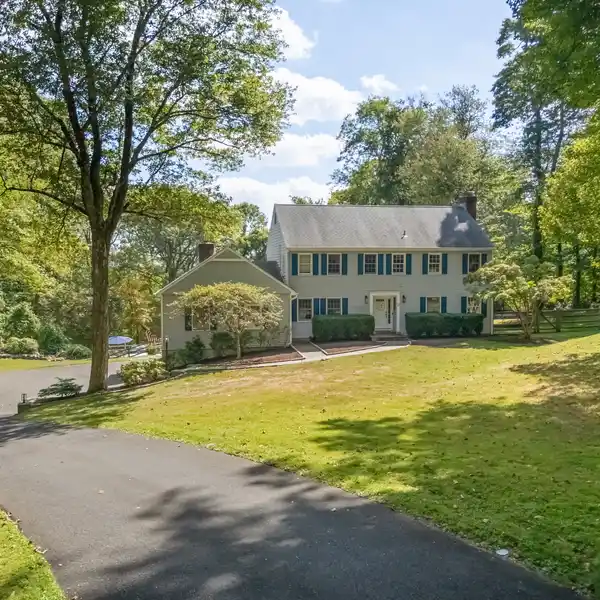 TIMELESS NEW ENGLAND COLONIAL