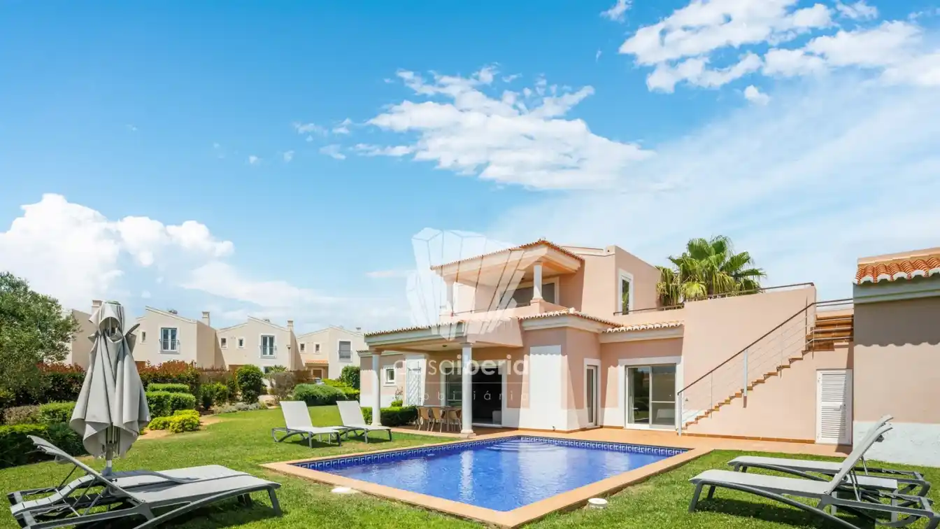 Recently Renovated Villa with Pool