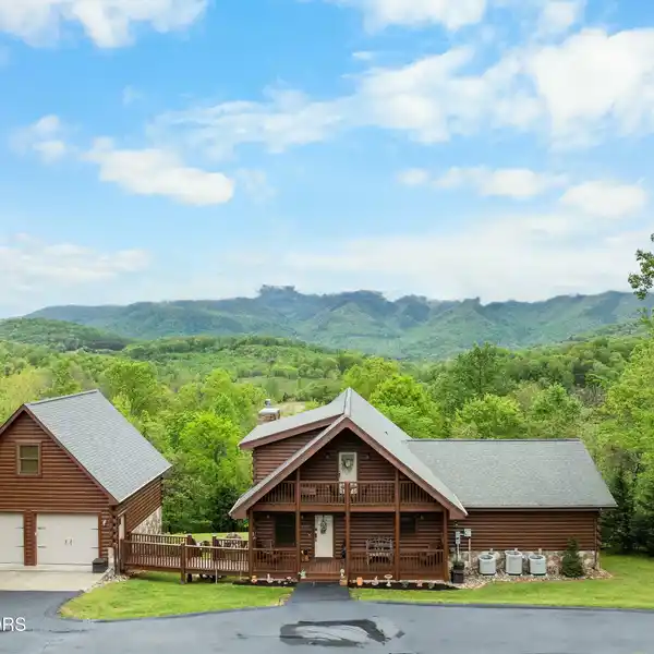 BREATHTAKING MOUNTAIN RETREAT