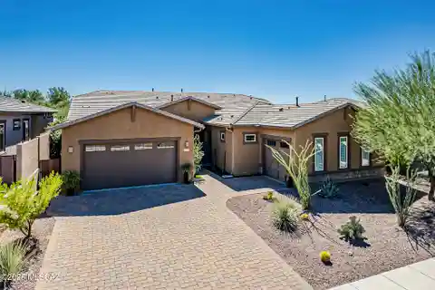 Stunning Residence in Oro Valley's Exclusive Eagles Summit Community