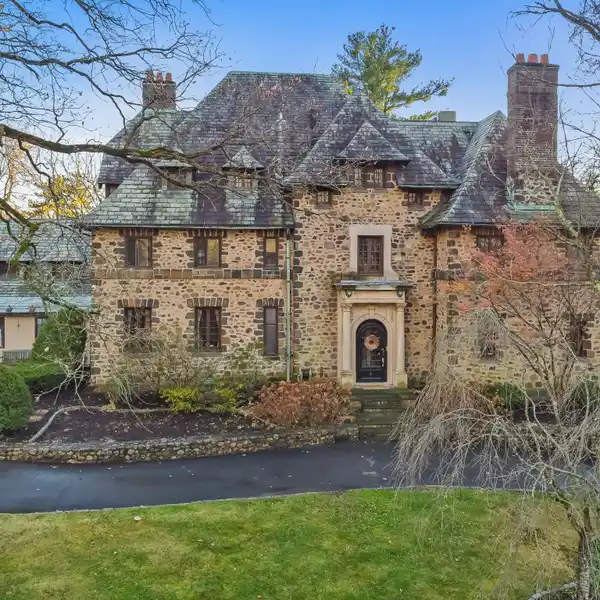 STUNNING TUDOR MANSION IN A PRESTIGIOUS NEIGHBORHOOD