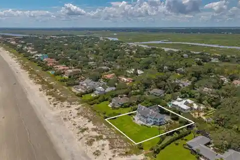Stately Home in Perfect Oceanfront Position