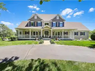 Open-plan Beauty on Nearly 4.5 Acres