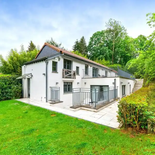 SPACIOUS ESPINETTE VILLA WITH TIMELESS CHARACTER