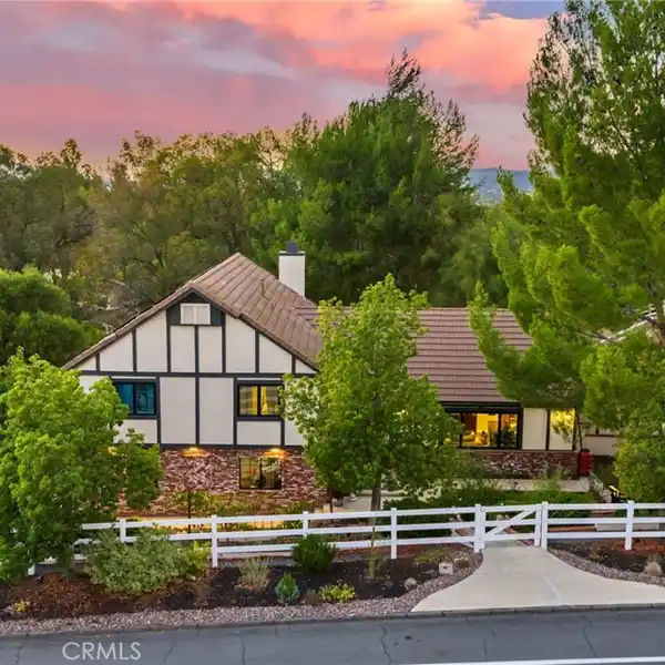 LUXURY FAMILY LIVING WITH SMART HOME FEATURES