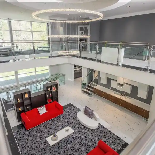 MASTERFULLY DESIGNED - ARCHITECT'S PERSONAL HOME