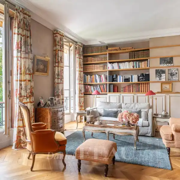 MAGNIFICENT APARTMENT WITH PERIOD CHARM AND MODERN COMFORT