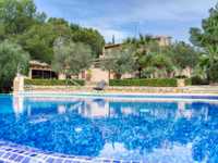 ENCANTADORA VILLA SITUADA EN UNA ZONA RESIDENCIAL PRIVILEGIADA DE COSTA D'EN BLANES.
