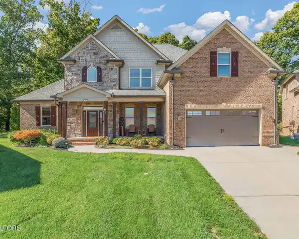 STUNNING FAMILY HOME IN PREMIER SMOKY MOUNTAIN VIEW LOT