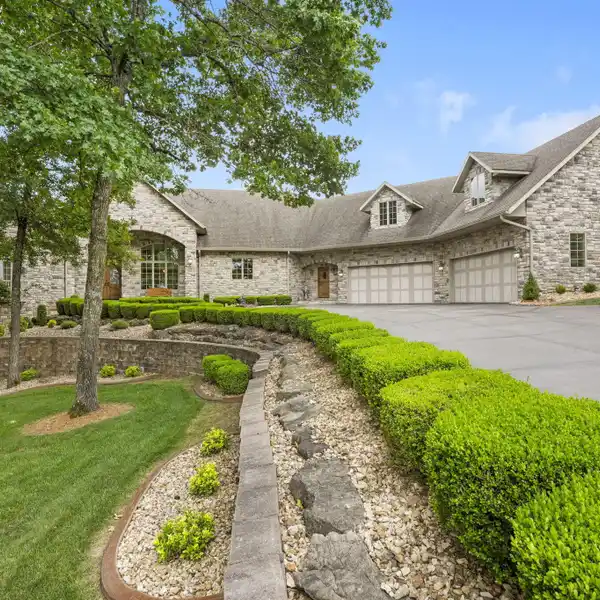 CUSTOM STUNNER ON GOLF COURSE IN GATED COMMUNITY