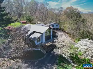 Contemporary Retreat in Greene Mountain Lake