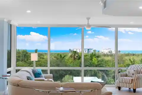 Lovely Renovated Residence in Paradise