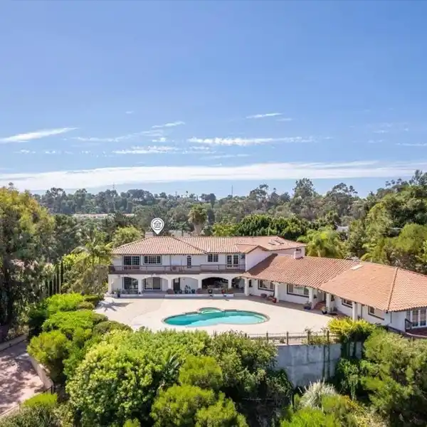 BREATHTAKING PROPERTY WITH SWEEPING PANORAMIC VIEWS