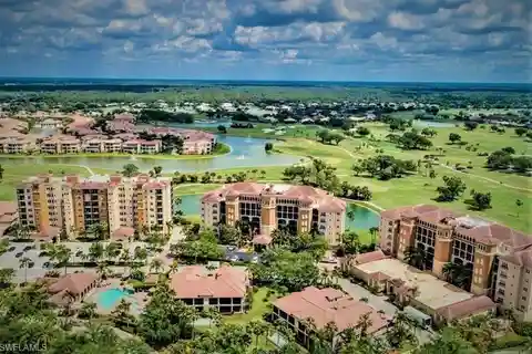 Light and Bright End Unit at Vista Pointe in Vineyards