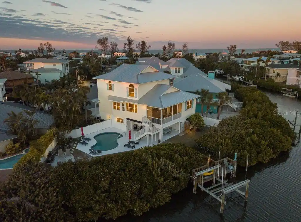 Lovely Waterfront Retreat on Anna Maria Island