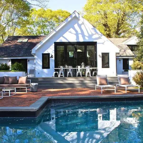 SOPHISTICATED AND ELEGANT FAMILY HOME ON BEAUTIFULLY LANDSCAPED GROUNDS