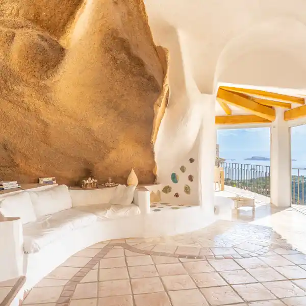 RESORT-LIKE RETREAT IN PANTOGIA