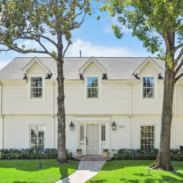 EXQUISITE WEST UNIVERSITY RESIDENCE WITH STUNNING DESIGN DETAILS