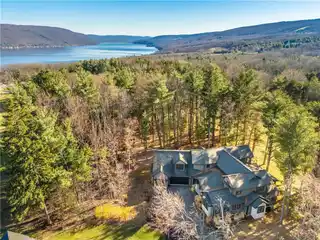 Upscale Lodge Home in Bristol Harbour