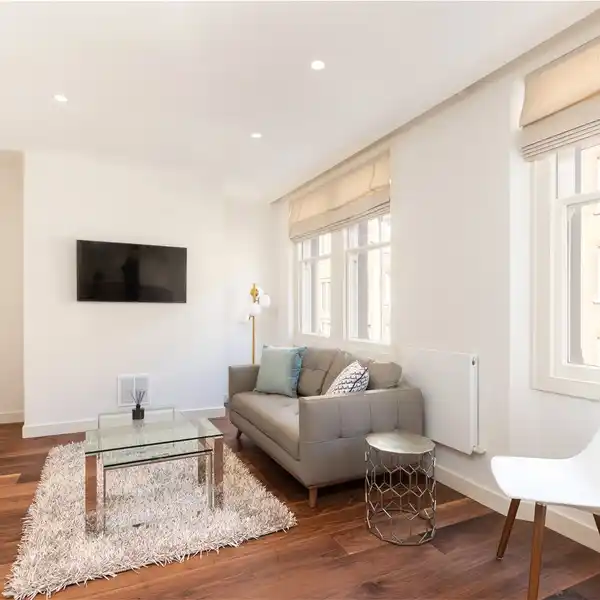 BEAUTIFUL RECENTLY REFURBISHED APARTMENT